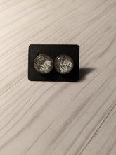 Load image into Gallery viewer, Plant Stud Earring
