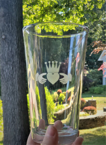 Pint Glass Claddagh