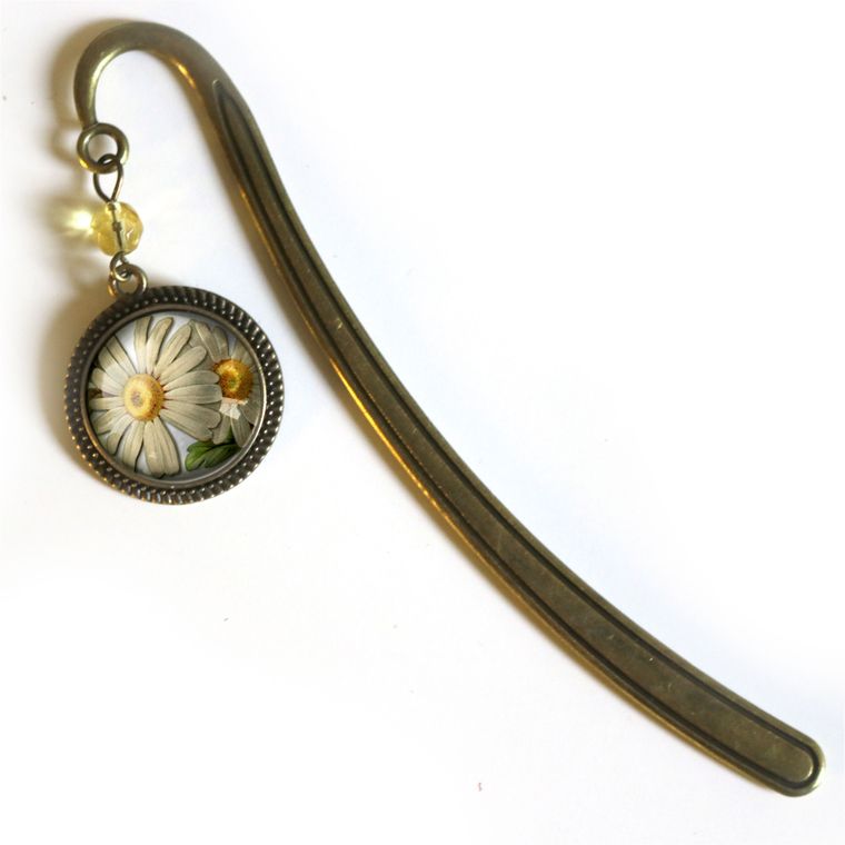 Summer Daisy Vintage Book Hook